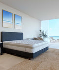 Modernes Boxspringbett mit hochwertiger Matratze in hellem Schlafzimmer mit Meerblick und luxuriösem Ambiente