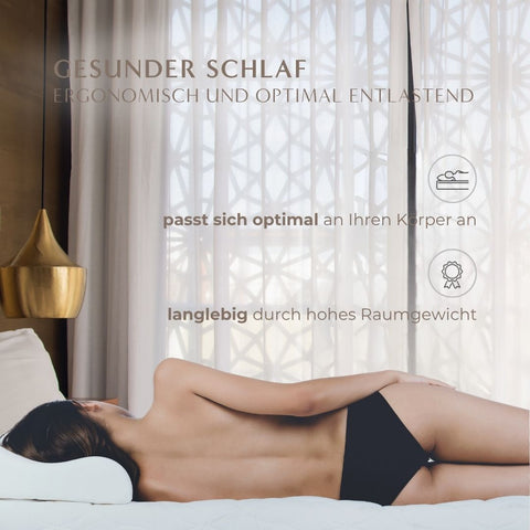 Person liegt entspannt auf einem Premium Gelschaum Topper, der sich optimal an den Körper anpasst und für eine gleichmäßige Druckverteilung sorgt.